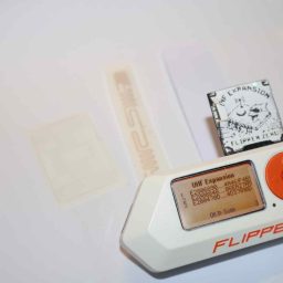 Alternative view of TID Changeable UHF 900MHz TAG
